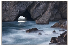 cueva en s. juan de Gaztelugatxe